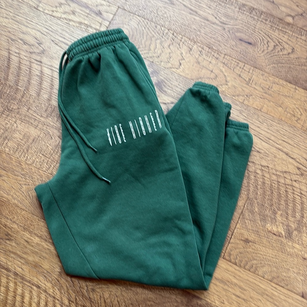 Pretty Little Thing Green sweats size small